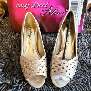 CLEARANCE ~ Easy Street Alive® 5 Gold Lattice Heels